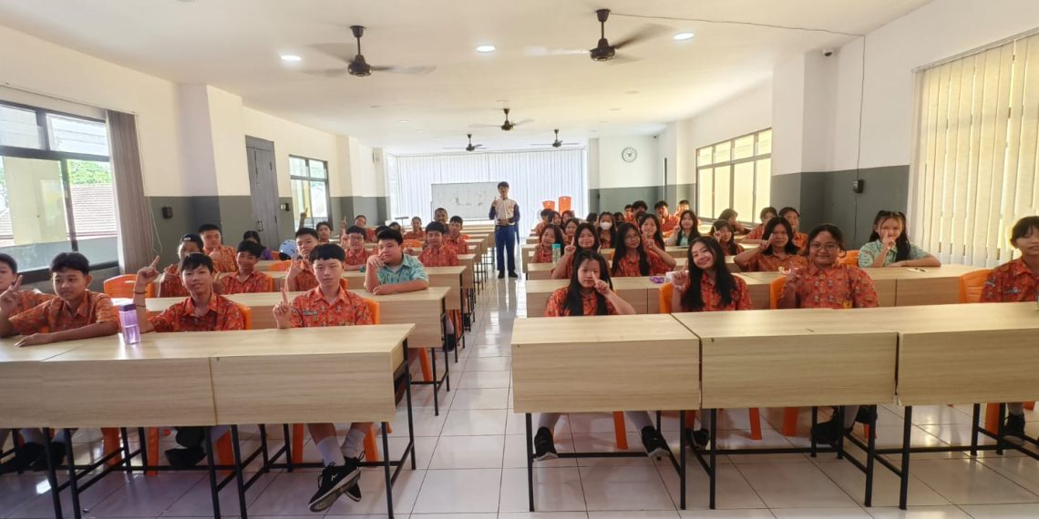 Bangun Budaya Berkendara Aman, Sinsen Gelar Edukasi Safety Riding Kepada Ratusan Pelajar