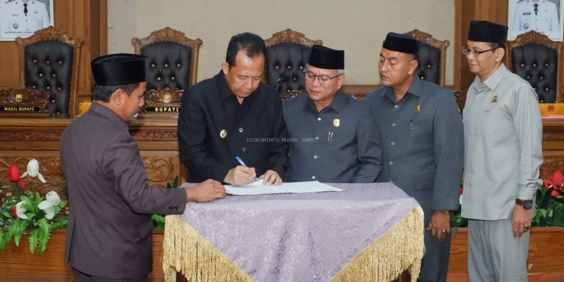 Bupati BBS Hadiri Rapat Paripurna DPRD Kabupaten Muaro Jambi, Pengambilan Keputusan Tujuh Ranperda Tahun 2024
