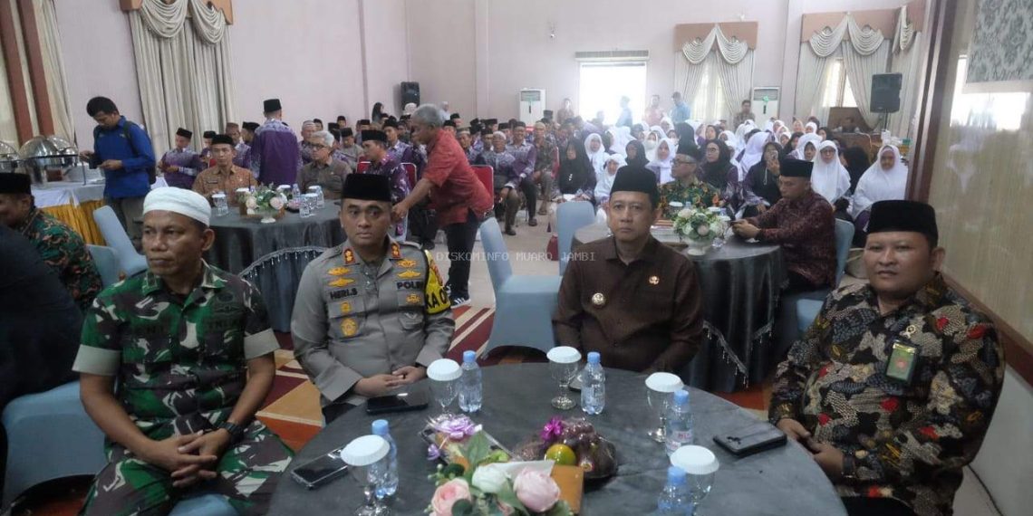 Bupati Muaro Jambi Bambang Bayu Suseno, Melepas Keberangkatan Jamaah Haji Kabupaten Muaro Jambi Tahun 2025