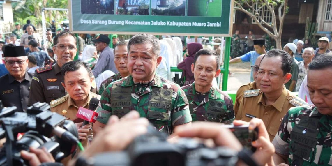 Bupati dan Wakil Bupati Muaro Jambi Sambut Kunjungan KASAD Jenderal TNI Maruli Simanjuntak di Desa Sarang Burung