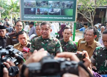 Bupati dan Wakil Bupati Muaro Jambi Sambut Kunjungan KASAD Jenderal TNI Maruli Simanjuntak di Desa Sarang Burung