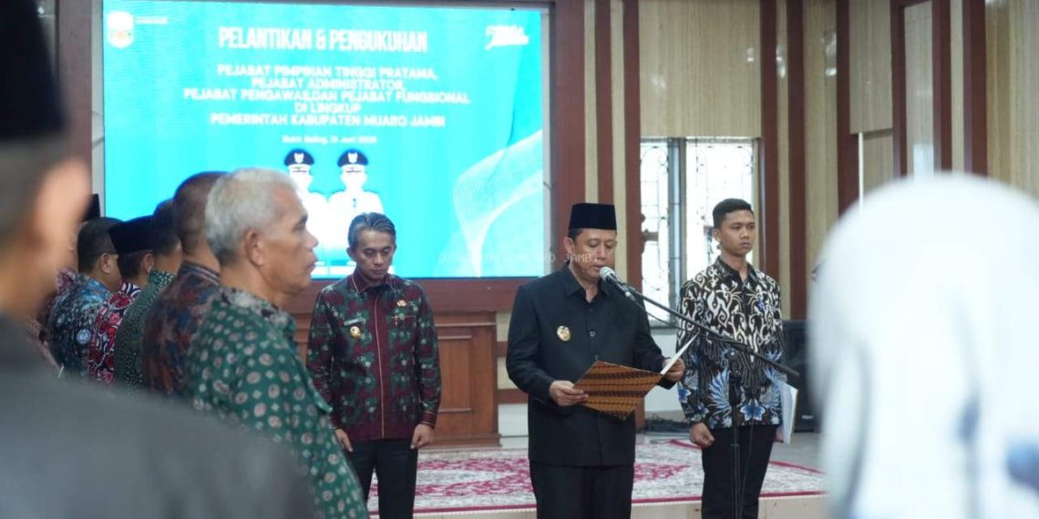 Bupati BBS Lantik Pejabat Pimpinan Tinggi Pratama, Pejabat Administrator, Pejabat Pengawasan dan Pejabat Fungsional Lingkup Pemerintah Kabupaten Muaro Jambi