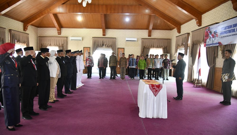 Sekda Tanjab Timur Lantik Pejabat Administrator, Pengawas, dan Fungsional Tertentu