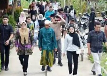 Bupati Tanjab Timur Dillah Hich Tinjau Jembatan di Desa Sinar Wajo