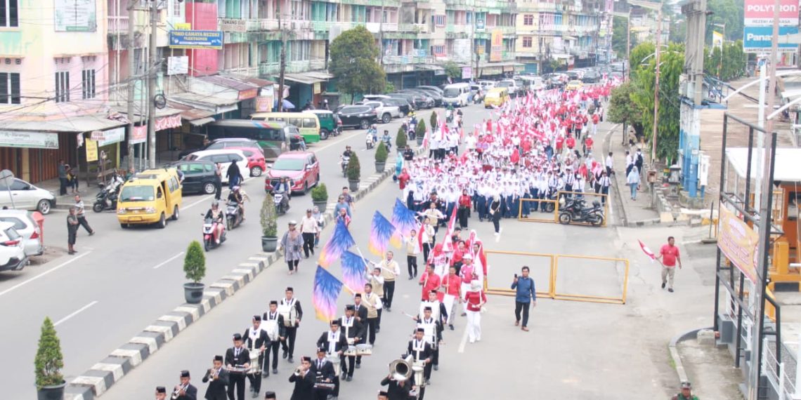Sejarah Baru! Gubernur Al Haris Raih Rekor MURI Lewat Pengibaran Ribuan Merah Putih di Jembatan Gentala Arasy