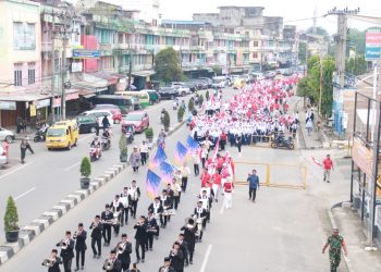 Sejarah Baru! Gubernur Al Haris Raih Rekor MURI Lewat Pengibaran Ribuan Merah Putih di Jembatan Gentala Arasy