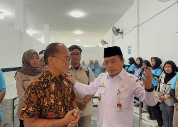 Tinjau SPPG di Pemayung, Gubernur Al Haris Minta Beli Bahan Pokok di Jambi Agar Perputaran Ekonomi Semakin Meningkat