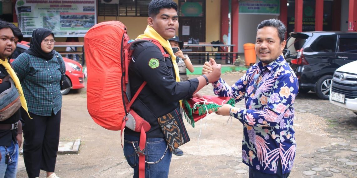 Dilepas Rektor UM Jambi, Mapala Tapak Rimba Sukses Kibarkan Bendera di Puncak Kerinci