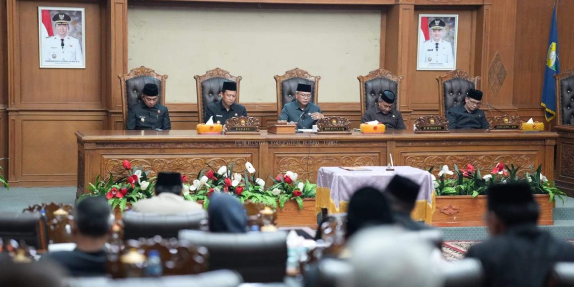 Bupati Muaro Jambi Dr. Bambang Bayu Suseno Hadiri Rapat Paripurna DPRD Kabupaten Muaro Jambi