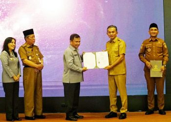 Wabup Muaro Jambi, Junaidi Mahir Menerima Sertifikat Kekayaan Intelektual Komunal atas Pencatatan Ciptaan Seni Ekspresi Budaya Tradisional