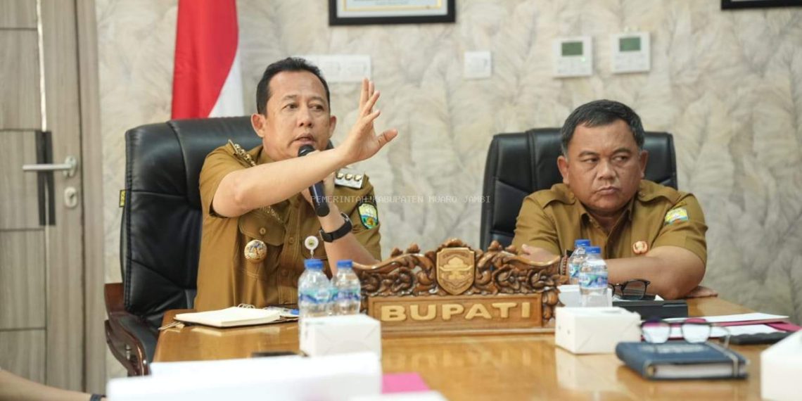 Bupati Muaro Jambi BBS Pimpin Rapat Mediasi Menyelesaikan Permasalahan Lahan Pencadangan TSM SP IV Gambut Jaya Kecamatan Sungai Gelam