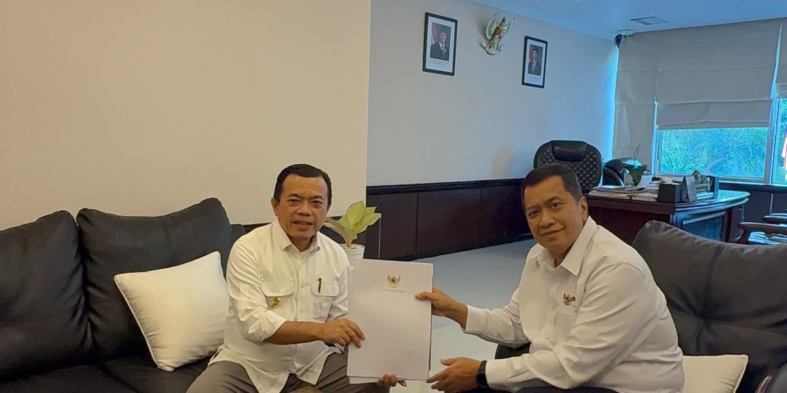 Gubernur Al Haris Antar Langsung Berkas Pengusulan PPPK Paruh Waktu ke Kementerian PANRB