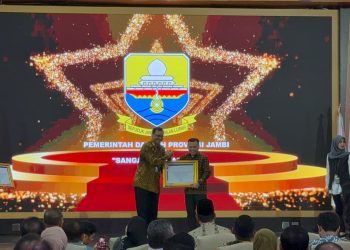 Gubernur Al Haris Raih Penghargaan Akreditasi Kearsipan Tingkat Nasional, Dengan Kategori “Sangat Memuaskan”