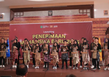 Penampilan Musik Angklung SLB Jambi Warnai Launching PMB 2025 UM Jambi