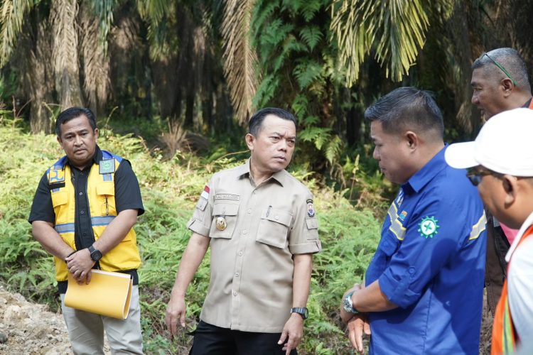 Kadis PUPR Provinsi Jambi Dampingi Gubernur Tinjau Proyek Pelebaran Jalan Ness