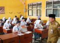 Gubernur Al Haris Tinjau Pelaksanaan TKA di SMAN 8 dan SMKN 1 Kota Jambi Untuk Evaluasi Kualitas Siswa
