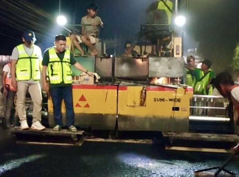 Akhiri Kerusakan Parah, PUPR Jambi Rampungkan Pengaspalan Jalan Pasar Talang Banjar